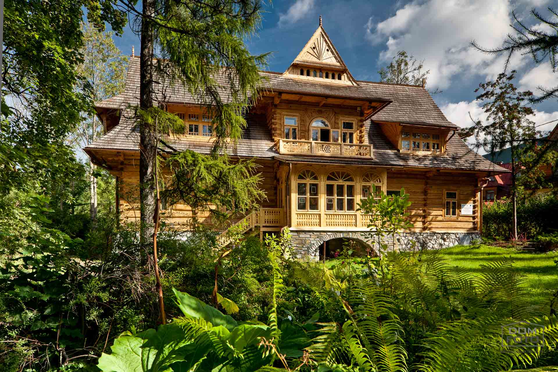 Architektura i budynki - DOMFOTO - fotograf wnętrz i architektury. Fotografia nieruchomości w miastach: Kraków, Zakopane, Szczawnica, Nowy Targ, Rabka-Zdrój, Nowy Sącz, Myślenice, Kościelisko i całej Polsce.