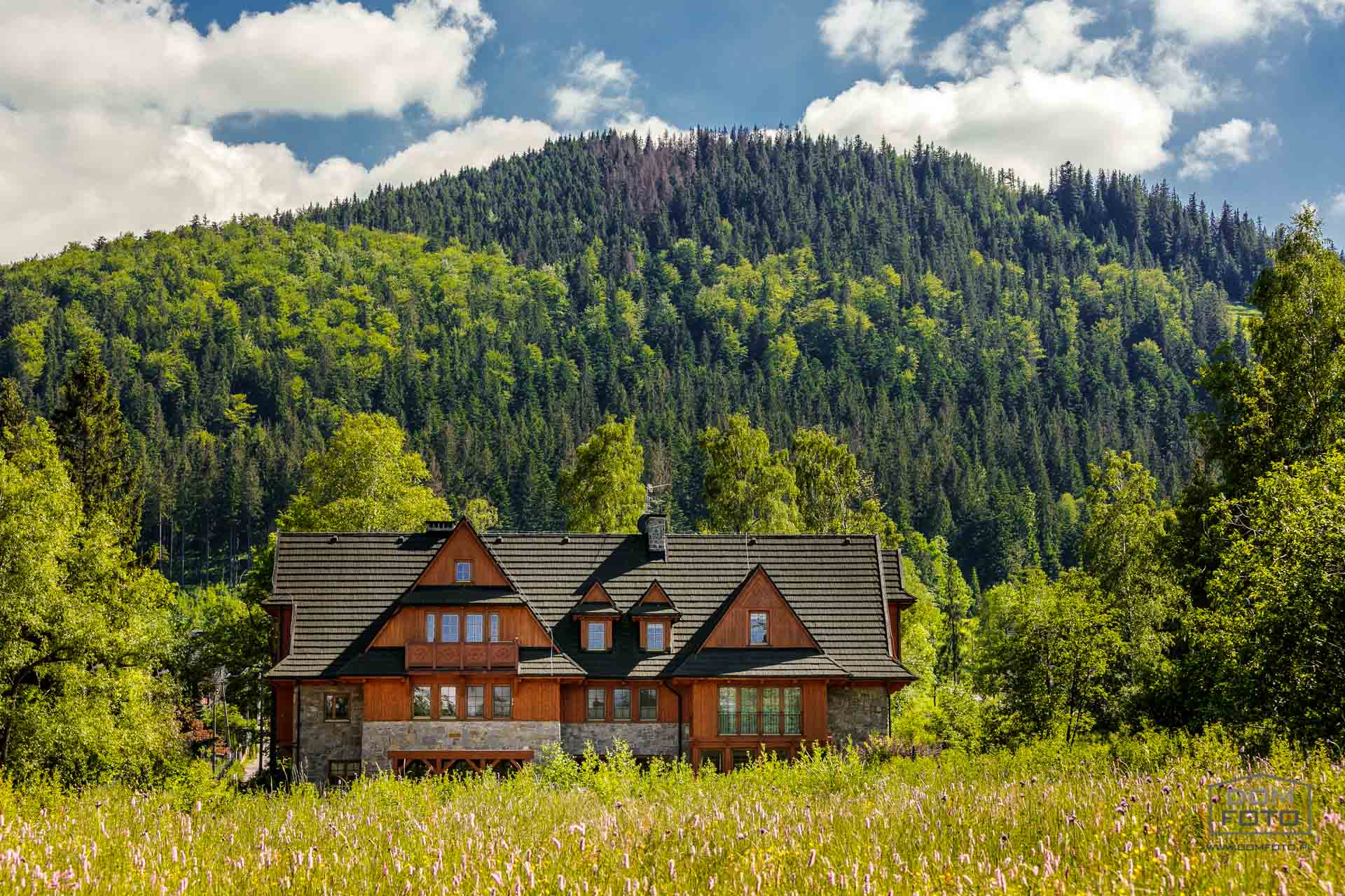 Architektura i budynki - DOMFOTO - fotograf wnętrz i architektury. Fotografia nieruchomości w miastach: Kraków, Zakopane, Szczawnica, Nowy Targ, Rabka-Zdrój, Nowy Sącz, Myślenice, Kościelisko i całej Polsce.