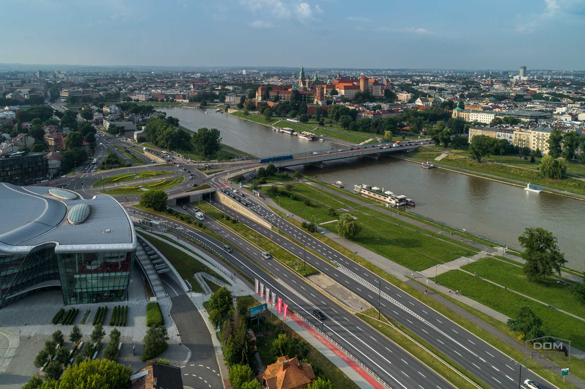 Dron, zdjęcia lotnicze - DOMFOTO - fotograf wnętrz i architektury. Fotografia nieruchomości w miastach: Kraków, Zakopane, Szczawnica, Nowy Targ, Rabka-Zdrój, Nowy Sącz, Myślenice, Kościelisko i całej Polsce.