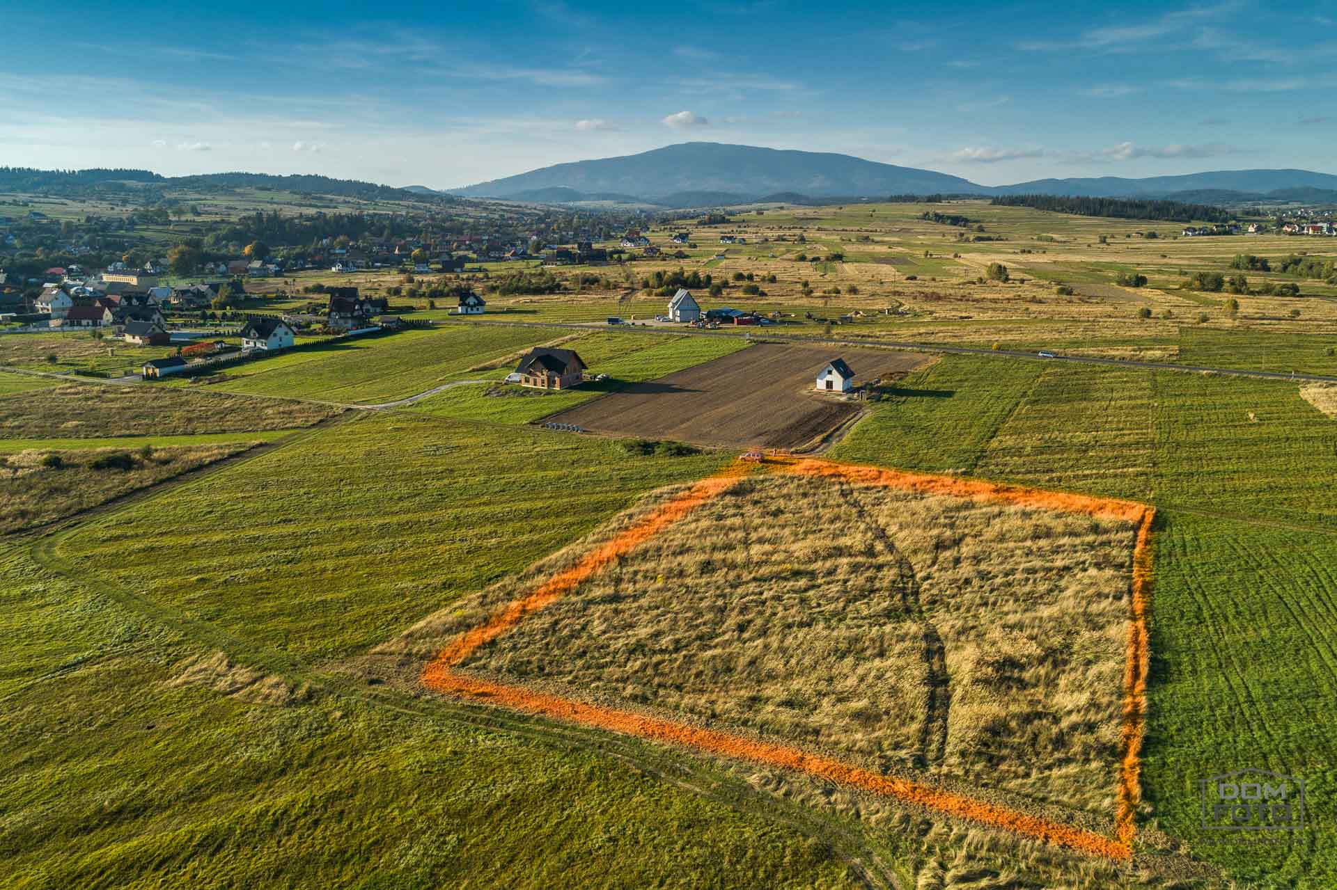 Dron, zdjęcia lotnicze - DOMFOTO - fotograf wnętrz i architektury. Fotografia nieruchomości w miastach: Kraków, Zakopane, Szczawnica, Nowy Targ, Rabka-Zdrój, Nowy Sącz, Myślenice, Kościelisko i całej Polsce.
